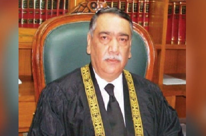 نیب ’ڈیل‘ کرتا ہوگا ہم فیصلے کرتے ہیں، چیف جسٹس پاکستان۔