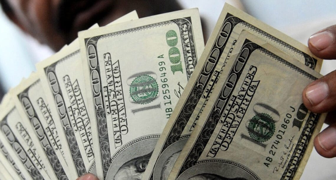 انٹر بینک مارکیٹ میں ڈالر مزید 40 پیسے سستا۔