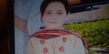 گیارہ سالہ بچی فرشتہ کی مسخ شدہ نعش کے ہمراہ تڑامڑی چوک پر ورثا کامظاہرہ۔