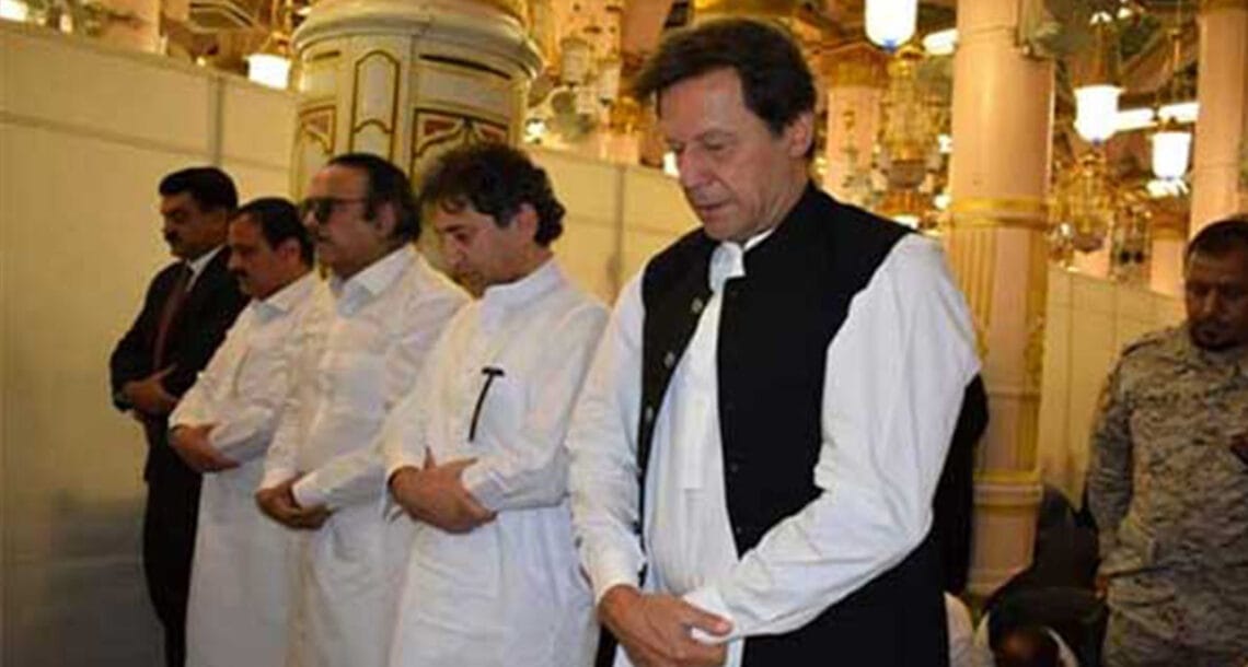 وزیراعظم عمران خان کی روضہ رسول ﷺ پر حاضری۔