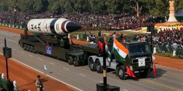 اسلحے کی دوڑ میں شامل بھارت کا دفاعی اخراجات میں اضافہ