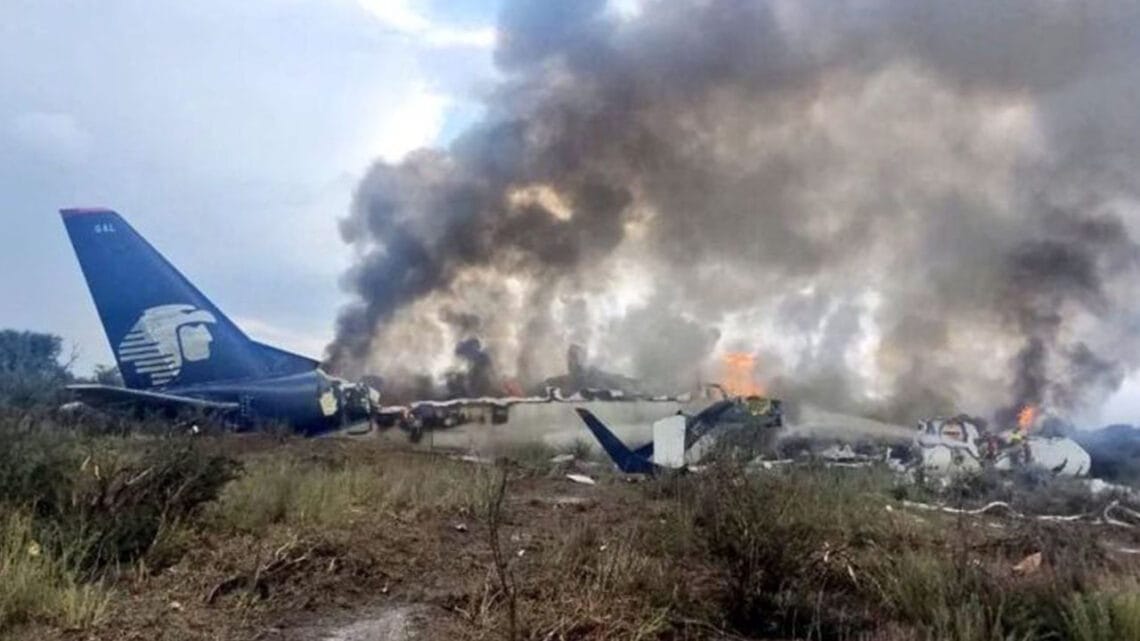 لاس اینجلس سے میکسیکو جانے والا طیارہ گر کر تباہ، 14 مسافر ہلاک