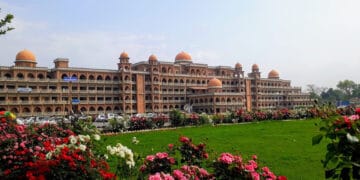 جامعہ پشاور میں ایک عہدے پر دو افسران تعینات