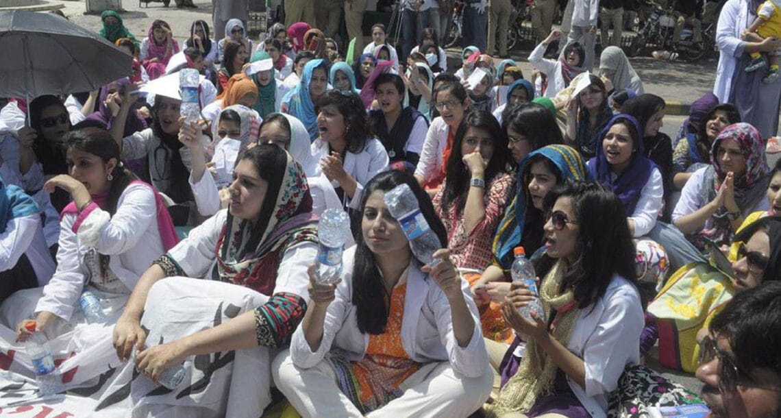 پنجاب کے دیگرشہروں سمیت راولپنڈی میں بھی ینگ ڈاکٹرز کی ہڑتال ختم