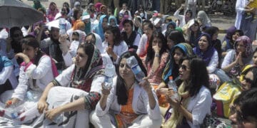 لاہور سمیت پنجاب بھر کے تمام سرکاری اسپتالوں میں ینگ ڈاکٹرز کی ہڑتال جاری