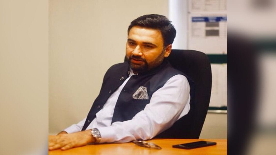 وزیر اعظم نے بابر بن عطا کو مشیر برائے انسداد تمباکو نوشی مقرر کردیا