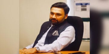 وزیر اعظم نے بابر بن عطا کو مشیر برائے انسداد تمباکو نوشی مقرر کردیا