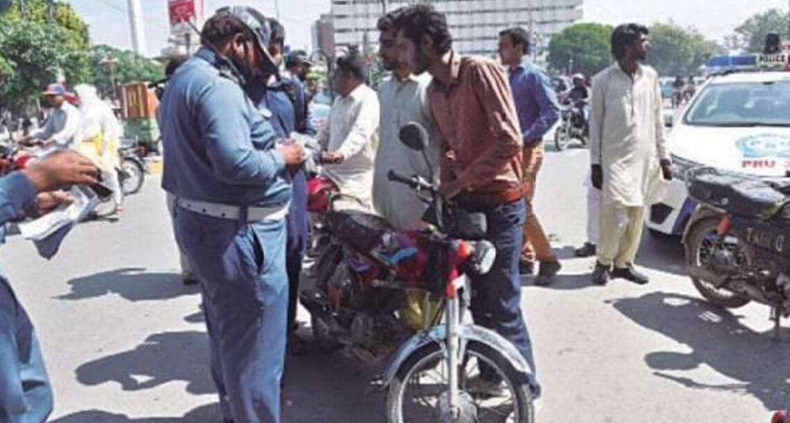 ہیلمٹ نہ پہننے والوں کے خلاف خصوصی مہم کا اعلان