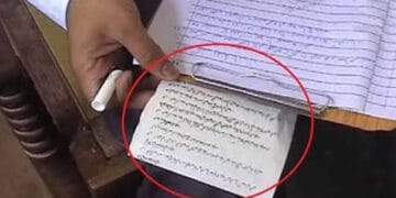 کراچی میں آج معمول کے مطابق انگریزی کا پرچہ بھی آؤٹ