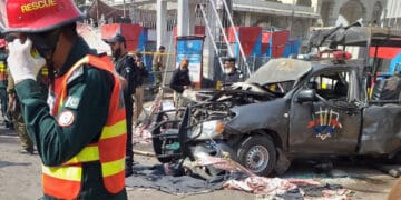 داتا دربار کے قریب پولیس کی گاڑی کے نزدیک دھماکہ، 3 اہلکار سمیت 5 افراد جاں بحق