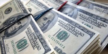 ڈالرملکی تاریخ کی نئی بلند ترین سطح پر آگیا