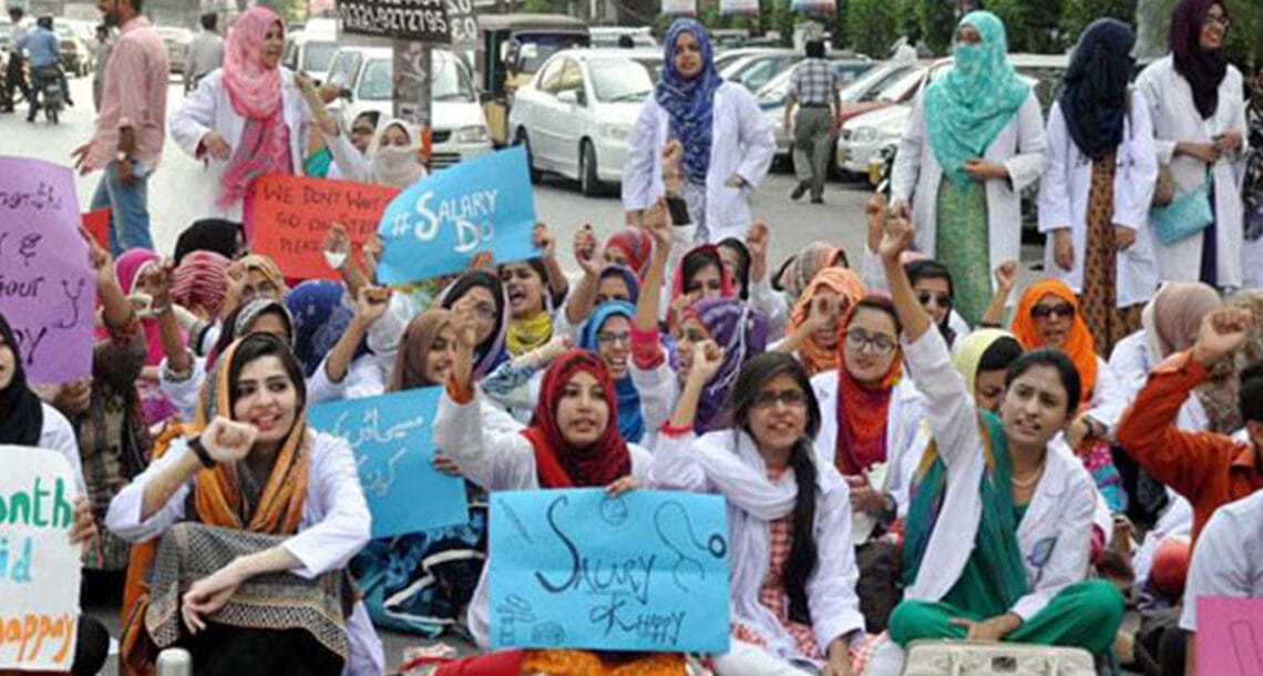 حکومت سے مذاکرات کامیاب، ڈاکٹرز کا سرکاری اسپتالوں میں ہڑتال ختم کرنے کا اعلان