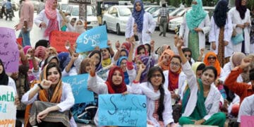 حکومت سے مذاکرات کامیاب، ڈاکٹرز کا سرکاری اسپتالوں میں ہڑتال ختم کرنے کا اعلان