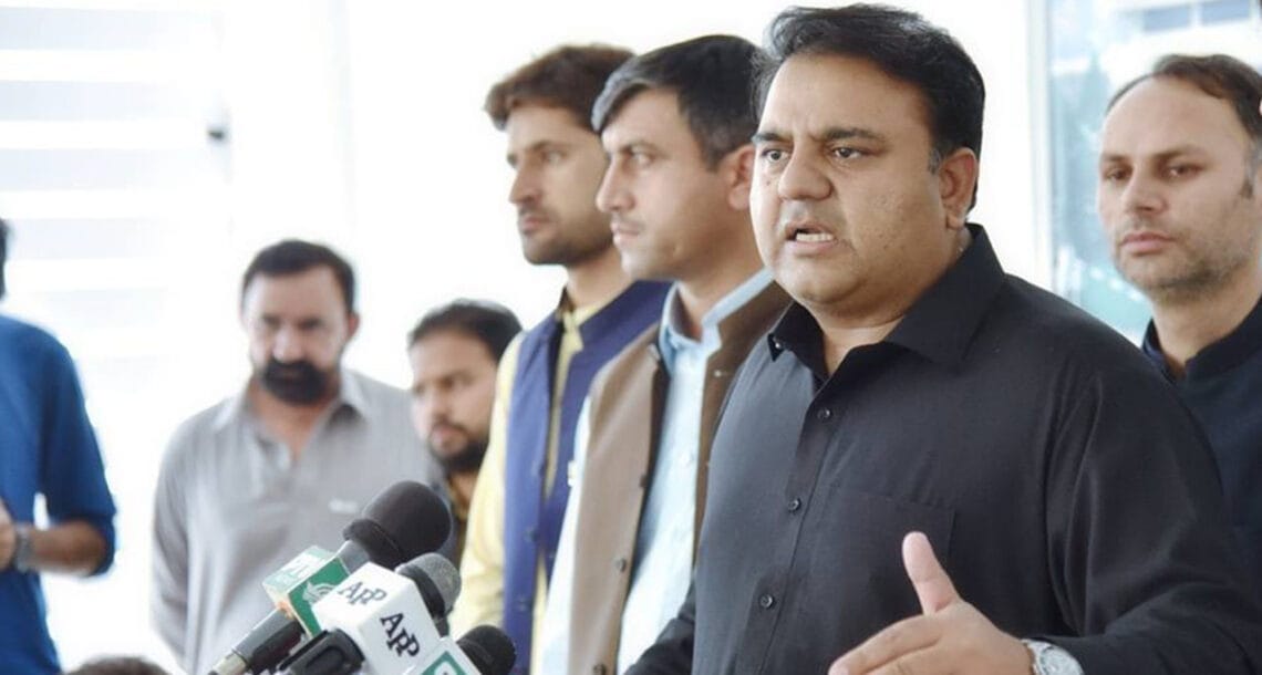 فواد چوہدری کی مفتی منیب الرحمان اور مولانا شہاب الدین پوپلزئی کو چاند دیکھنے کی دعوت