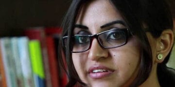 ریاست مخالف تقریر کیس: پی ٹی ایم کی رہنما گلالئی اسماعیل کا نام سفری پابندیوں کی بلیک لسٹ میں شامل