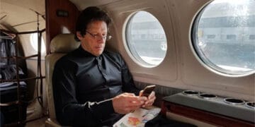 وزیراعظم عمران خان او آئی سی اجلاس میں شرکت کے لیے سعودی عرب روانہ