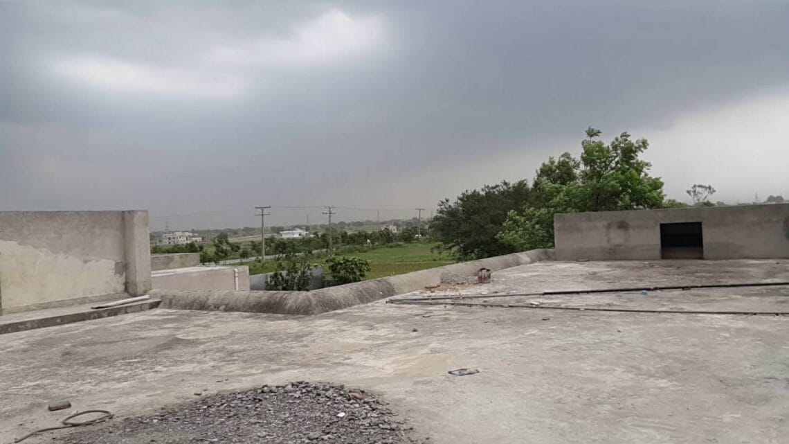 آج بیشتر علاقوں میں موسم گرم، کہیں بارش کا امکان۔