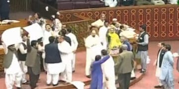 قومی اسمبلی کا اجلاس ہنگامہ آرائی کی نذر ہوگیا-