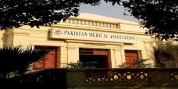 پاکستان میڈیکل ایسوسی ایشن کا ریلوے اسٹیشنز اور ٹرینوں میں تمباکو نوشی پر پابندی عائد کرنے کا مطالبہ
