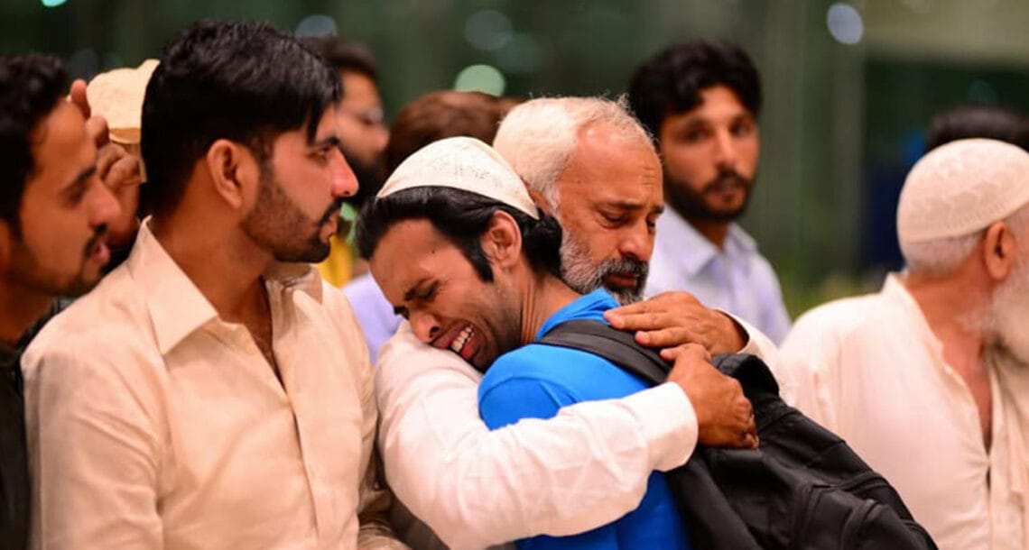 ملائیشیا میں پھنسے 300 سے زائد پاکستانی شہری خصوصی پرواز کے ذریعے اسلام آباد پہنچ گئے