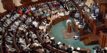 رمضان المبارک کی ٹرانسمیشن میں شوبز شخصیات کی میزبانی پر پابندی کی قرارداد جمع
