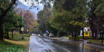 اسلام آباد میں وقفے وقفے سے بوندا باندی کا سلسلہ جاری، کراچی میں بھی موسم خوشگوار