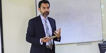 رضا باقر نے بطور گورنر اسٹیٹ بینک ذمہ داریاں سنبھال لی