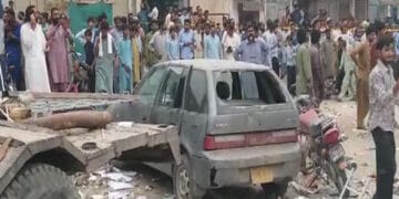 صادق آباد میں واقع نجی بینک میں دھماکے سے عمارت مکمل تباہ، 20 افراد زخمی