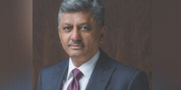 وفاقی حکومت نے سیکریٹری خزانہ کو بھی تبدیل کردیا