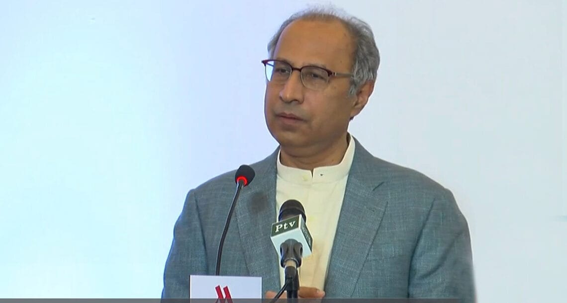 پاکستان کی صورتحال بہت الارمنگ ہے. مشیر خزانہ  ڈاکٹر حفیظ شیخ