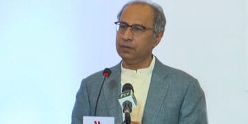 پاکستان کی صورتحال بہت الارمنگ ہے. مشیر خزانہ  ڈاکٹر حفیظ شیخ