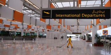 اسلام آباد انٹرنیشنل ایئرپورٹ کو پی آئی اے کے حوالے کرنے کا فیصلہ