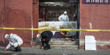 فرانس میں مسجد کے مرکزی دروازے پر مسلح شخص کی فائرنگ، امام اور معروف مذہبی شخص شدید زخمی