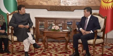 وزیراعظم عمران خان کی کرغزستان کے صدر سے اہم ملاقات، دو طرفہ تعلقات بہتر بنانے پر اتفاق