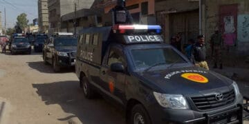 اورنگی ٹاؤن میں نامعلوم افراد کی فائرنگ، 2 پولیس اہلکار جاں بحق