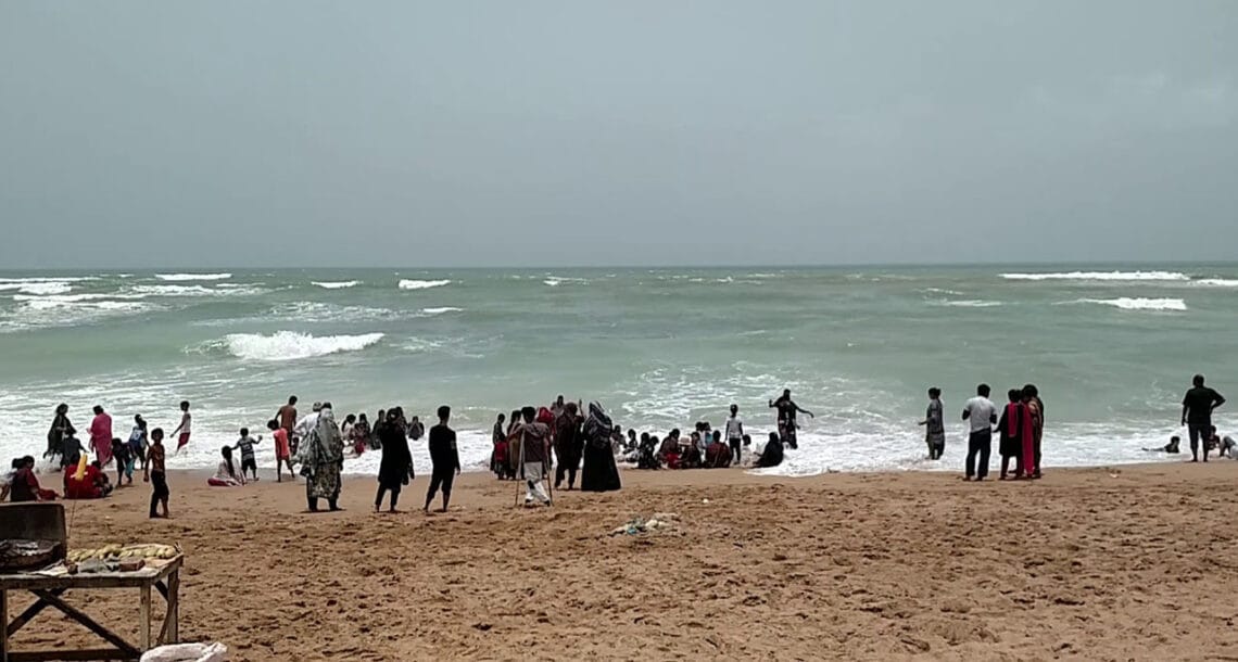 مبارک ولیج میں نہاتے ہوئے 4 بچے ڈوب گئے، 3 بچوں کو بچالیا گیا جبکہ ایک بچی تاحال لاپتہ