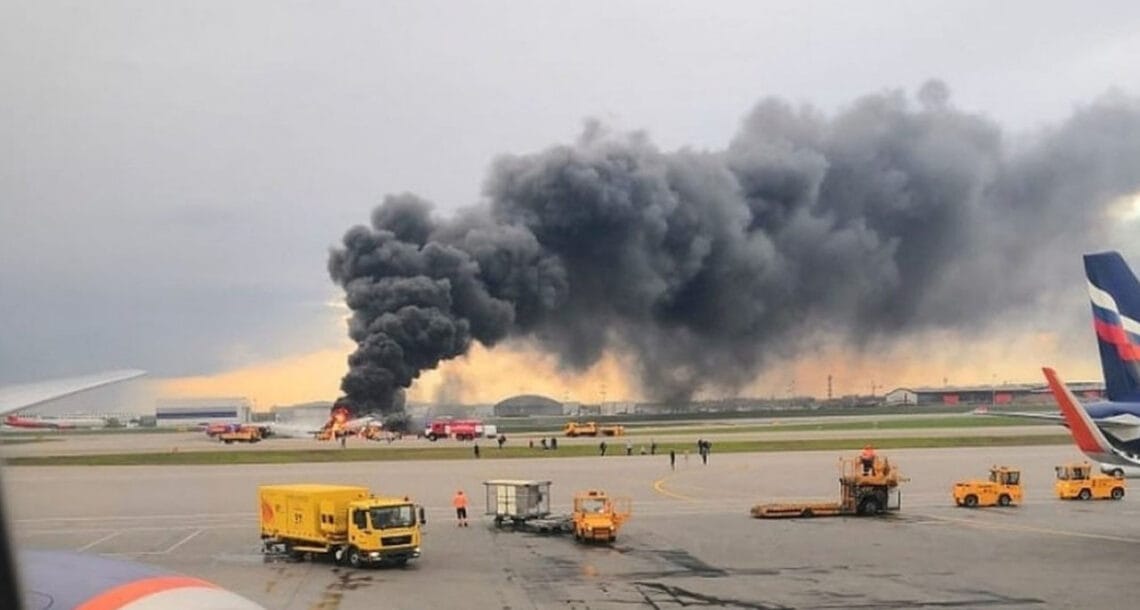 روس میں ایئرپورٹ پرمسافرطیارے کی ہنگامی لینڈنگ، دو افراد ہلاک اور 7 زخمی