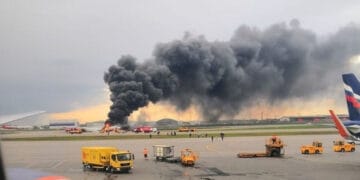 روس میں ایئرپورٹ پرمسافرطیارے کی ہنگامی لینڈنگ، دو افراد ہلاک اور 7 زخمی