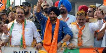 لوک سبھا میں سنی دیول کی جیت کو خطرہ