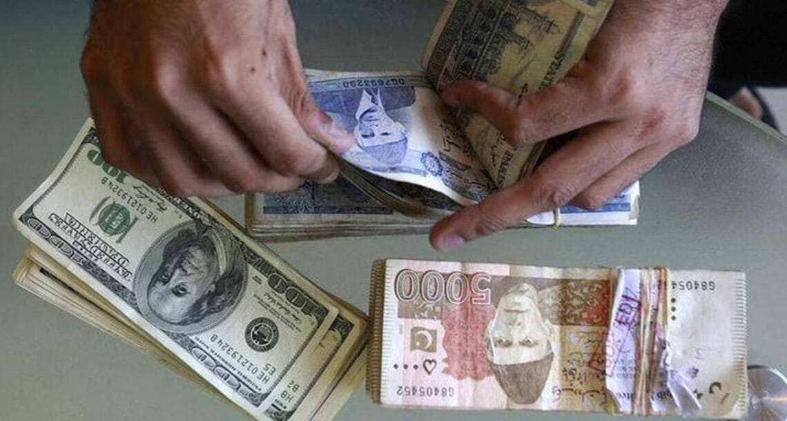 انٹر بینک مارکیٹ میں ڈالر کی قیمت میں 4 روپے 5 پیسے کی کمی