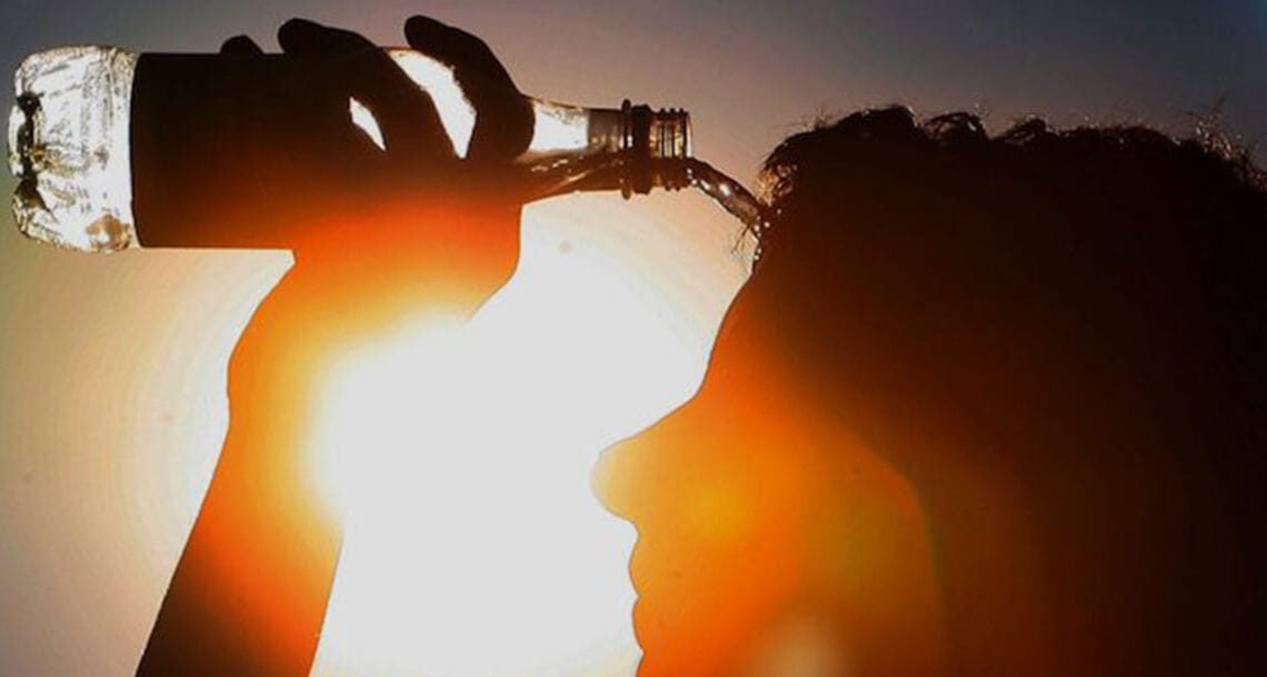 ملک بھر میں آئندہ چوپیس گھنٹوں کے دوران موسم گرم رہیگا