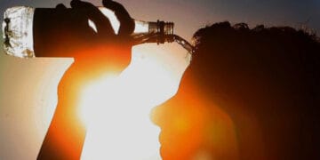 ملک بھر میں آئندہ چوپیس گھنٹوں کے دوران موسم گرم رہیگا