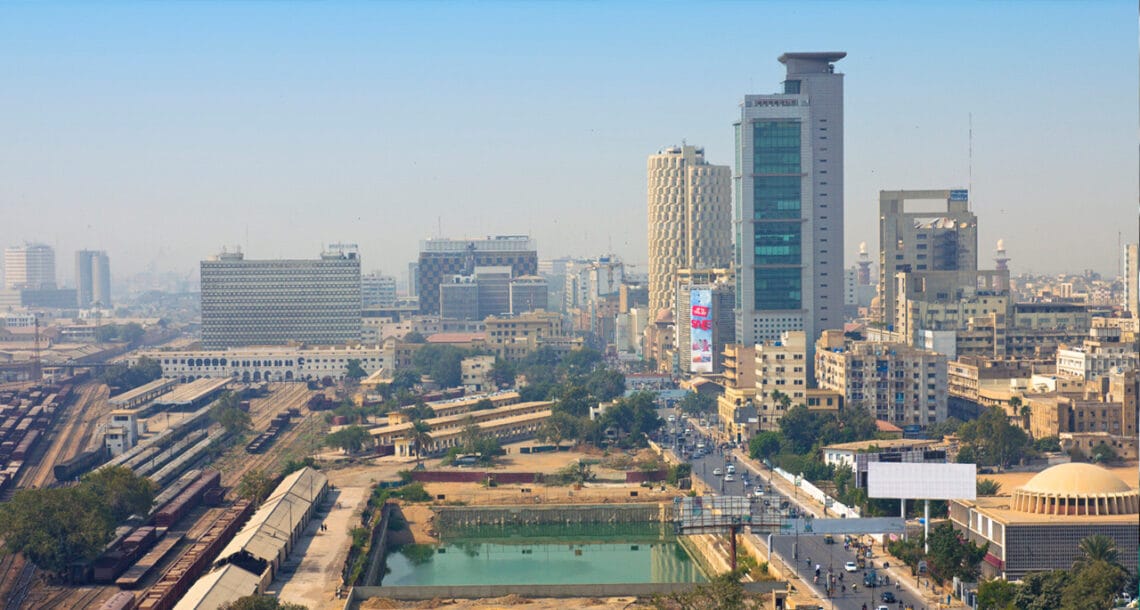 ملک کے بیشتر علاقوں میں موسم گرم جبکہ کراچی میں موسم بہتر