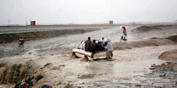 ملک کے مختلف شہروں میں تیز آندھی کے ساتھ طوفانی بارش، بچے سمیت 3 افراد جاں بحق