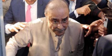 حفیظ شیخ بھی ہمارے ساتھ تھے، انھیں بھی پکڑا جائے- آصف زرداری