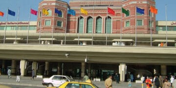 لاہور ایئرپورٹ پر فائرنگ، عمرے سے واپس آنے والے دو افراد ہلاک