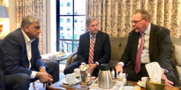 آرمیی چیف کی امریکی سینیٹر سے ملاقات، علاقائی سیکیورٹی صورت حال پر تبادلہ خیال. ڈی جی آئی ایس پی آر