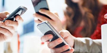 موبائل صارفین کے لیے خوشخبری: پاکستان کی تمام موبائل کمپنیوں نے اضافی ٹیکس کی وصولی روک دی