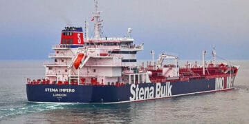 ایران نے آبنائے ہرمز میں ایک برطانوی ٹینکر کو قبضے میں لے لیا