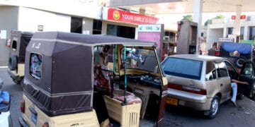 سی این جی کی قیمت میں آج سے 20 روپے تک اضافے کا امکان